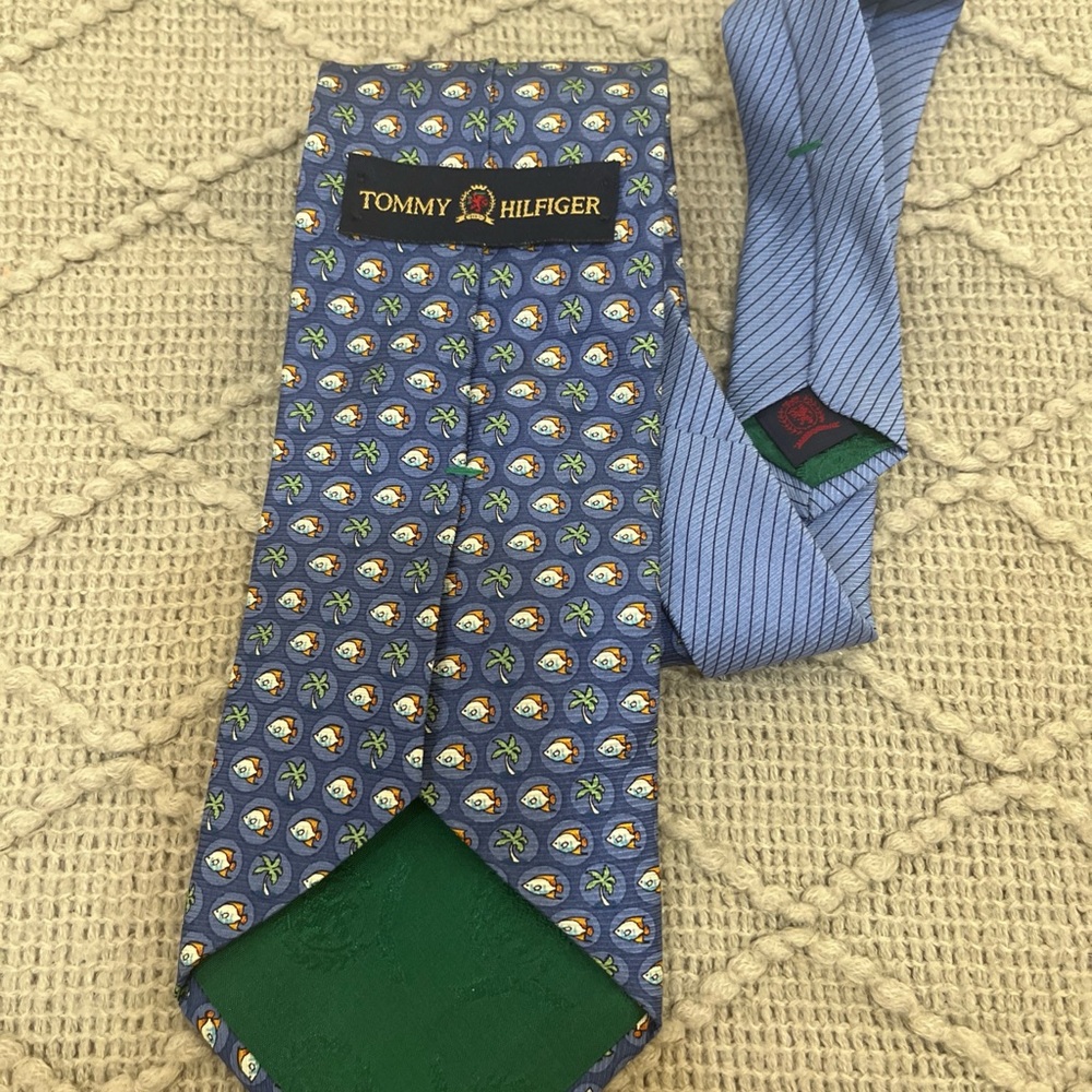 Vintage Tommy Hilfiger Blue Palm Tree Fish Print 100% Silk Men’s‎ Neck Tie Good